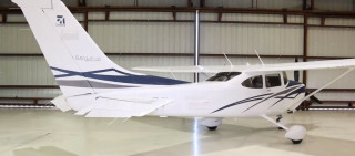 Airplane Cessna 182T