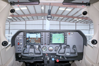 Airplane Cessna 182T