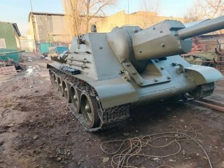 SU-122 on a pedestal