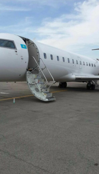 Bombardier CRJ-100, CL600-2B19