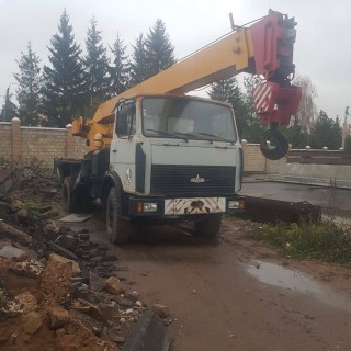 Truck crane 16 tons based on MAZ 5357