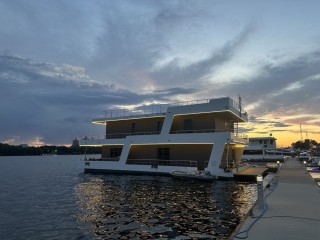 Houseboat Familia 250