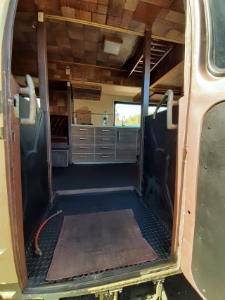 SUV BAZ-5937