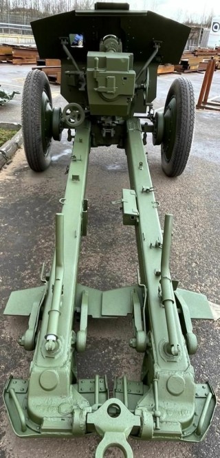 152 mm howitzer D-1