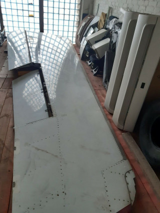 Crj 200 aircraft wing