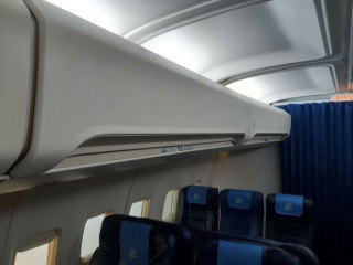Salon luggage shelf