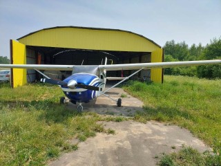 Airplane Cessna 182R