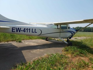 Airplane Cessna 182R
