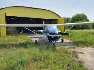 Airplane Cessna 182R