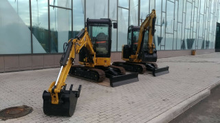 Crawler mini excavator CAT303CR