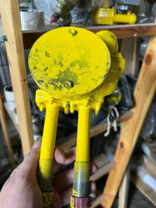 Fuel cranes for Mi-8 helicopter