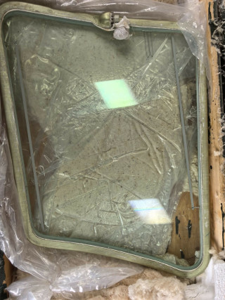 Cabin glass left A9V
