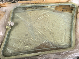 Cabin glass left A9V