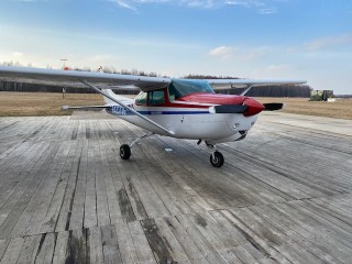 Airplane Cessna 182RG