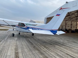 Airplane Cessna 182RG