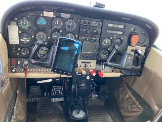Airplane Cessna 182RG