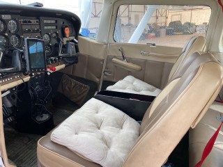 Airplane Cessna 182RG