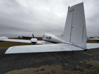 Airplane Cessna-310