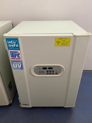 Carbon dioxide CO2 incubator SANYO MCO-18