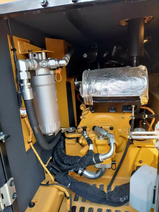 Crawler mini excavator CAT305.5