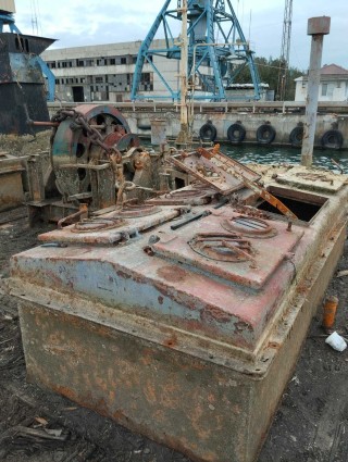 Spare parts for self-propelled floating crane PK-80