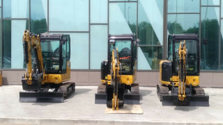 Crawler mini excavator CAT303CR