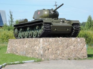 Heavy tank KV-1S, monument