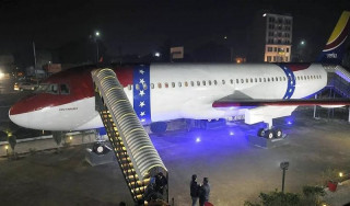 The Boeing 737-300, charged