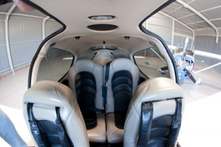 cirrus sr22 carbon interior options